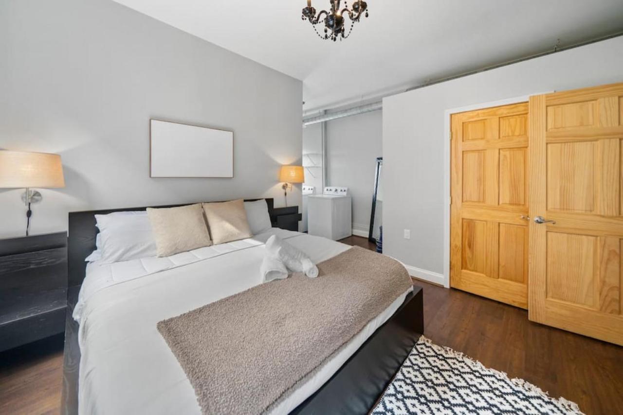 Escape 2br Steps To Tql Near Otr And Downtown Apartment